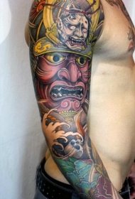 手臂亚洲风格的巨大五彩武士面具纹身图案
