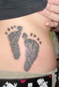 腰部婴儿脚印纹身图案