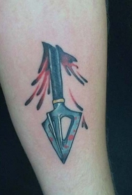 令人印象深刻的血腥箭头手臂纹身图案