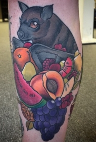 小腿彩色的可爱蝙蝠与水果纹身图案