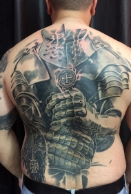 背部大型的中世纪骑士装甲纹身图案