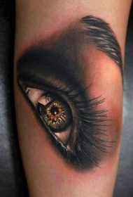 七彩的女性眼睛手臂纹身图案