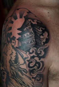 大臂亚洲主题黑白寺庙和武士纹身图案