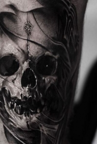 写实风格黑色幻想骷髅与符号纹身图案