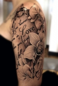 大臂黑白漂亮的兰花和字母纹身图案