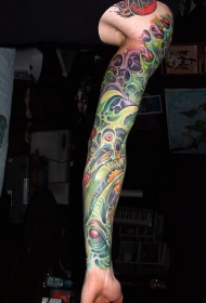 大臂彩绘生物力学骨架纹身图案