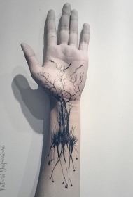手腕令人敬畏的树黑色纹身图案