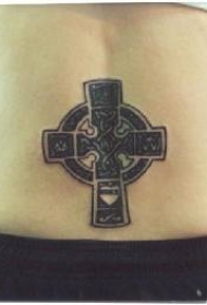 背部石头凯尔特十字架纹身图案