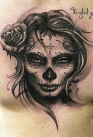 胸部玫瑰与死亡女郎纹身图案
