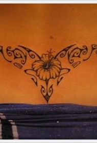 腰部部落风花朵与图腾纹身图案