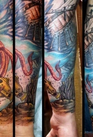 手臂华丽的彩色航海主题鱿鱼和船舶纹身图案