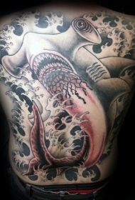 背部new school彩色的血腥鲨鱼纹身图案