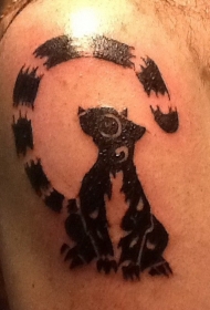 手臂部落的黑色狐猴纹身图案