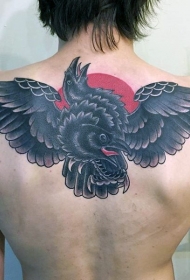 背部不寻常的彩绘乌鸦两个头纹身图案
