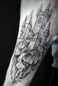 手臂梦幻设计的黑色点刺城堡纹身图案