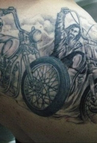 背部黑灰摩托车爱好者纹身图案