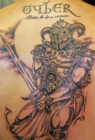 背部武士与刀纹身图案