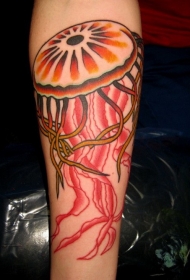好看的橙色和红色水母手臂纹身图案