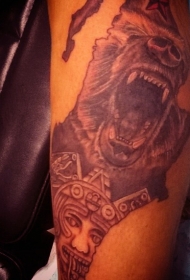 惊人的黑白咆哮熊结合玛雅平板纹身图案