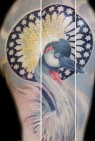 好看的彩色仙鹤与花环纹身图案