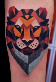 几何风格彩绘的狮子头像手臂纹身图案