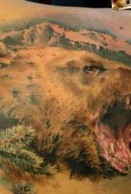背部写实逼真的熊头写真纹身图案