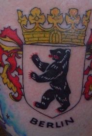 柏林徽章与熊彩色纹身图案