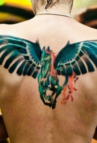 背部幻想风格的彩色飞马纹身图案