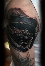 大臂黑暗的亚洲战士面具纹身图案