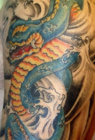 亚洲风格蓝色大蛇纹身图案