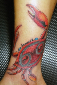 小腿漂亮的彩色螃蟹纹身图案