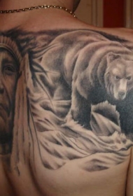 背部印第安人与熊在河边纹身图案
