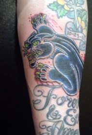 邪恶的黑豹和字母手臂纹身图案