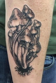 小臂黑色的蘑菇纹身图案