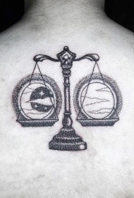 背部点刺风格黑色的天秤座与太阳和月亮纹身图案