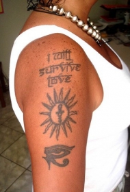 大臂荷鲁斯之眼和太阳字符纹身图案
