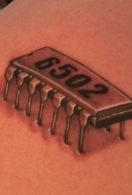背部电子产品微芯片纹身图案