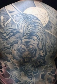 背部新日本风格黑色森林中的老虎纹身图案