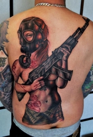 背部现代的传统性感女人与AK枪纹身图案