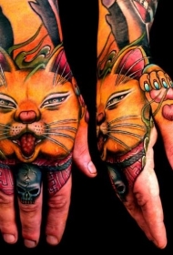 手背彩色的日本猫纹身图案