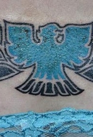 腰部蓝色部落鸟和黑色的翅膀纹身图案