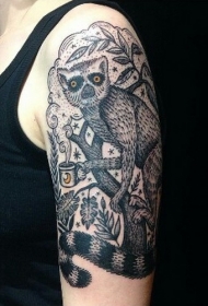 精彩的黑白狐猴和树枝手臂纹身图案