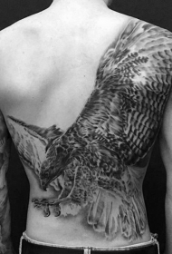 背部非常惊人的黑白光荣鹰纹身图案