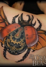 背部漂亮的彩色生物力学机械甲虫纹身图案