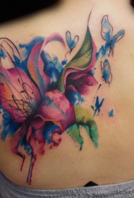 背部漂亮的彩色大花朵纹身图案