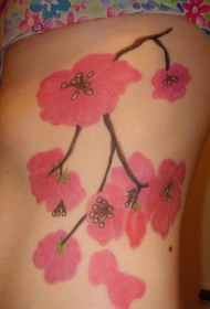侧肋红色迷人的美丽花朵纹身图案
