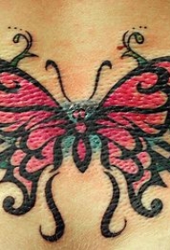 腰部明亮如画的蝴蝶和玫瑰纹身图案