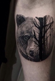 小臂点刺风格黑暗森林与熊头纹身图案