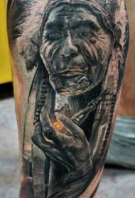 小腿中等大小的黑色老印第安人肖像纹身图案