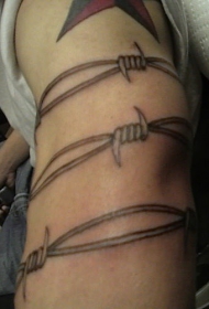 手臂上有刺的铁丝网纹身图案